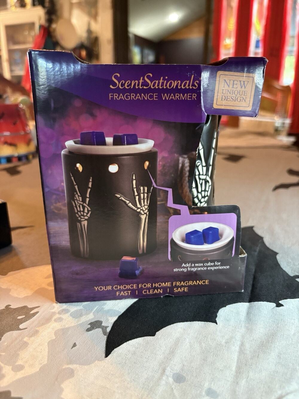 ScentSationals Skully Peace and Love Skeleton Design Warmer / Pr Of Skull Tapers